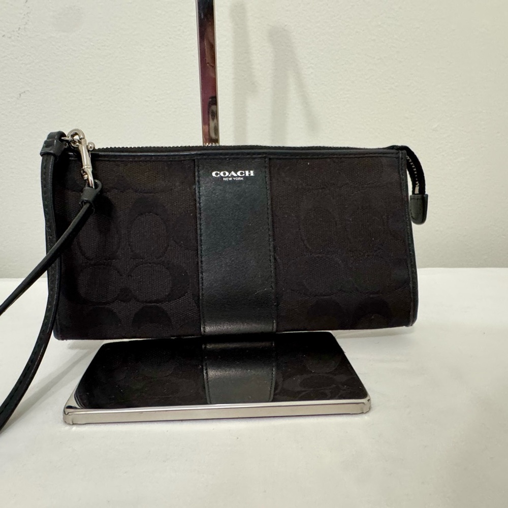 Coach Black Clutch with Elegant Design and Secure Zipper